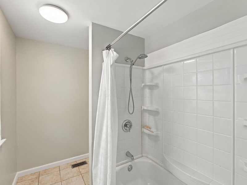644 Dovalon Place , Galloway, OH 43119 Photo 32