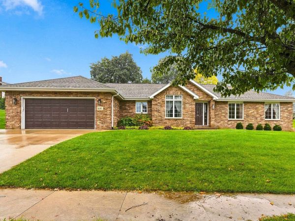 3187 Highland Park Drive, Dubuque, IA 52001