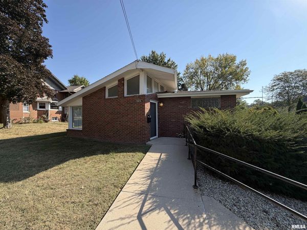 369 N KELLOGG Street, Galesburg, IL 61401
