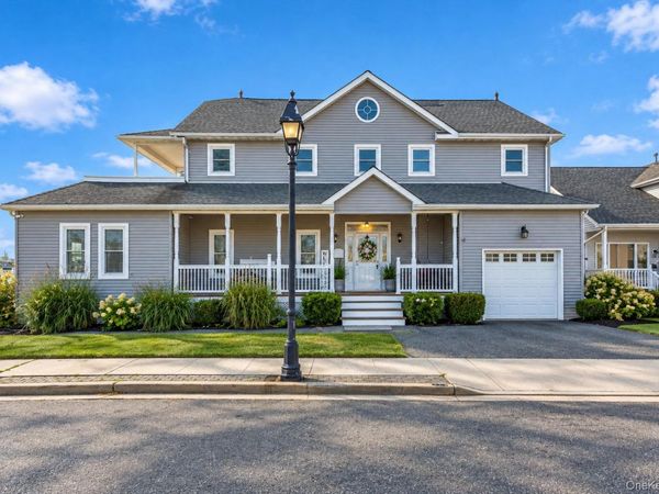 268 Gordon Place , Freeport, NY 11520