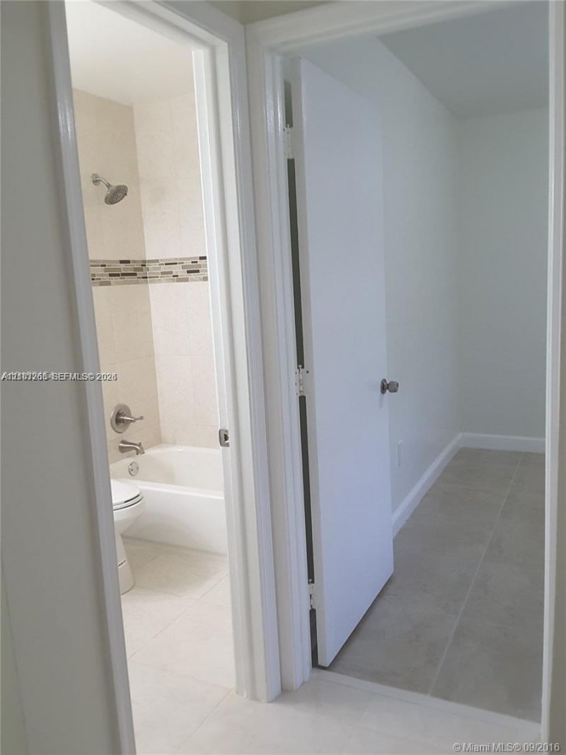 6061 Shakerwood Cir, Unit 202, Tamarac, FL 33319 Photo