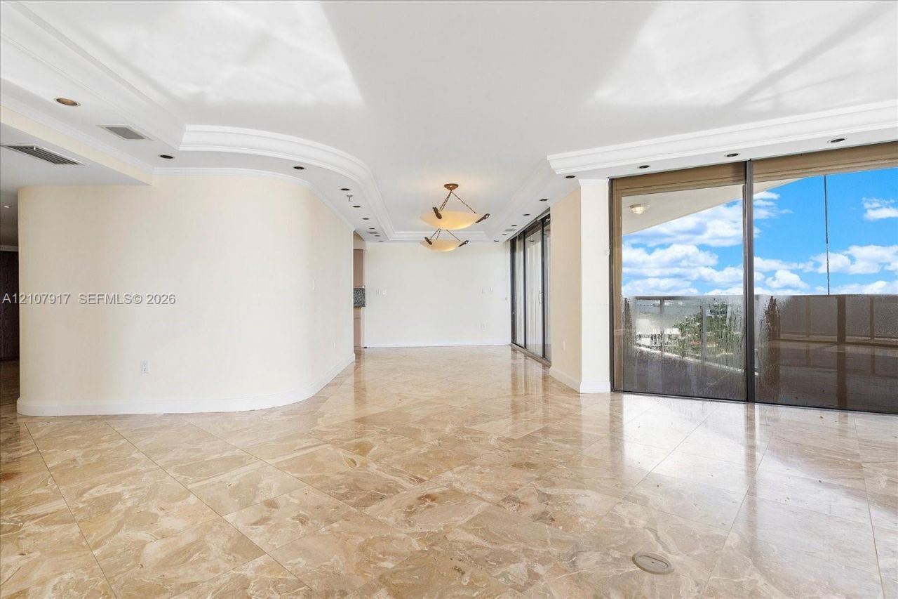 5757 Collins Ave, Unit 2106, Miami Beach, FL 33140 Photo