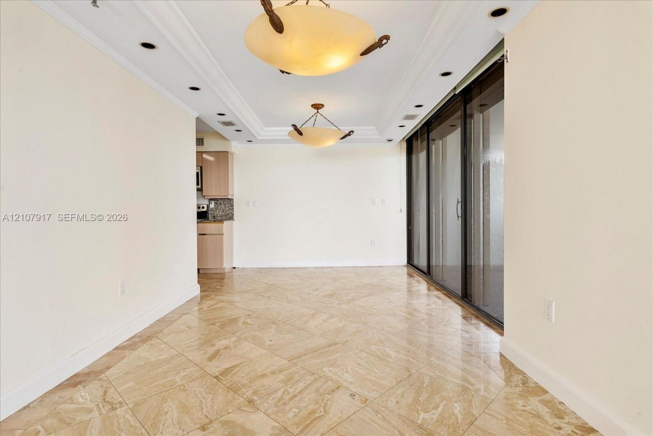 5757 Collins Ave, Unit 2106, Miami Beach, FL 33140 Photo