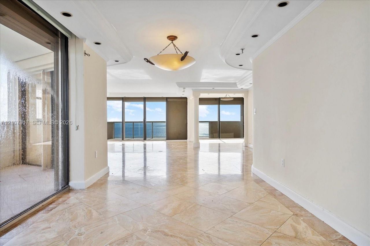 5757 Collins Ave, Unit 2106, Miami Beach, FL 33140 Photo