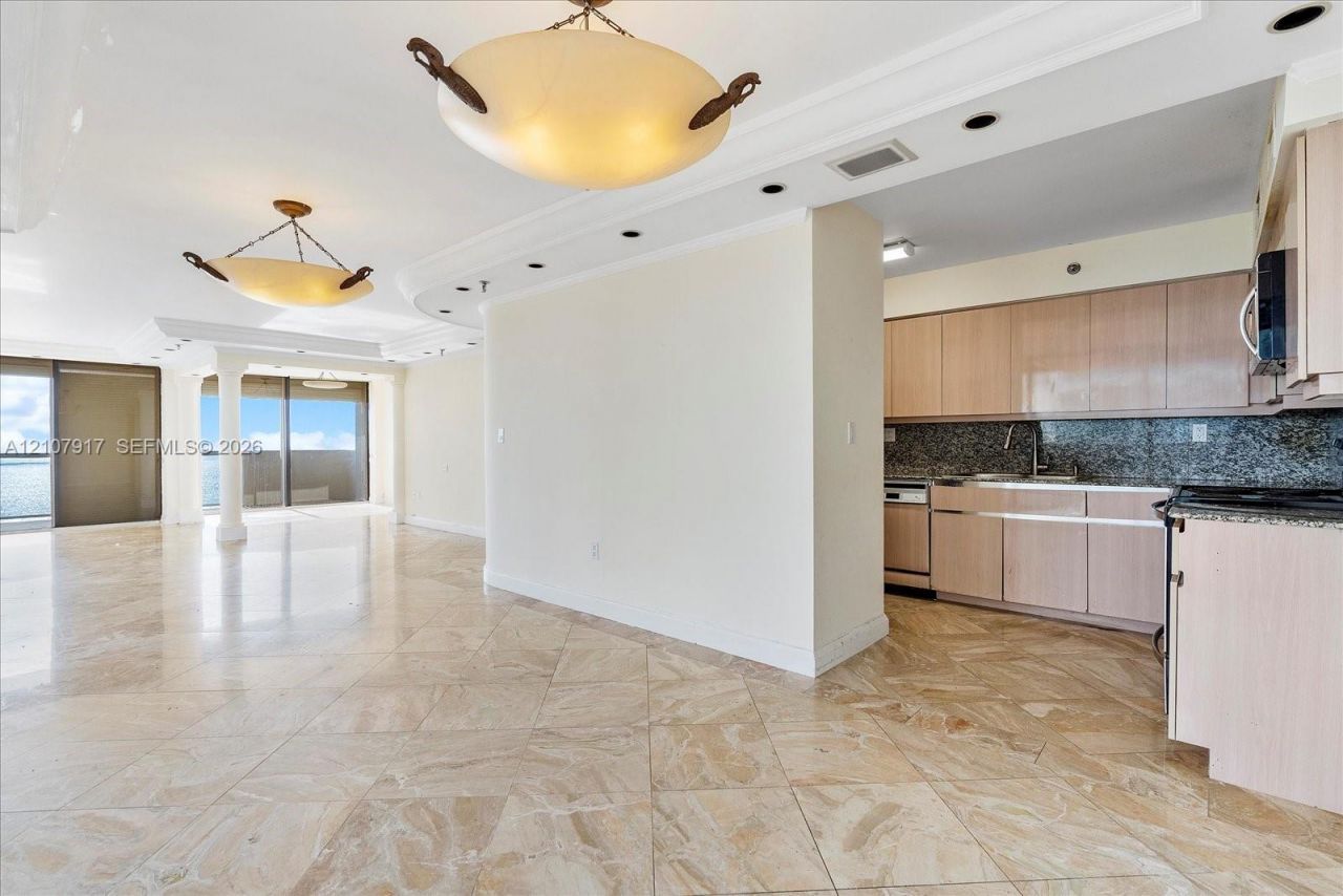 5757 Collins Ave, Unit 2106, Miami Beach, FL 33140 Photo