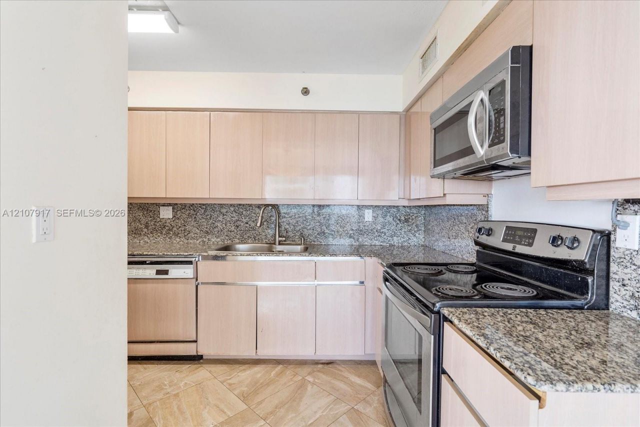 5757 Collins Ave, Unit 2106, Miami Beach, FL 33140 Photo