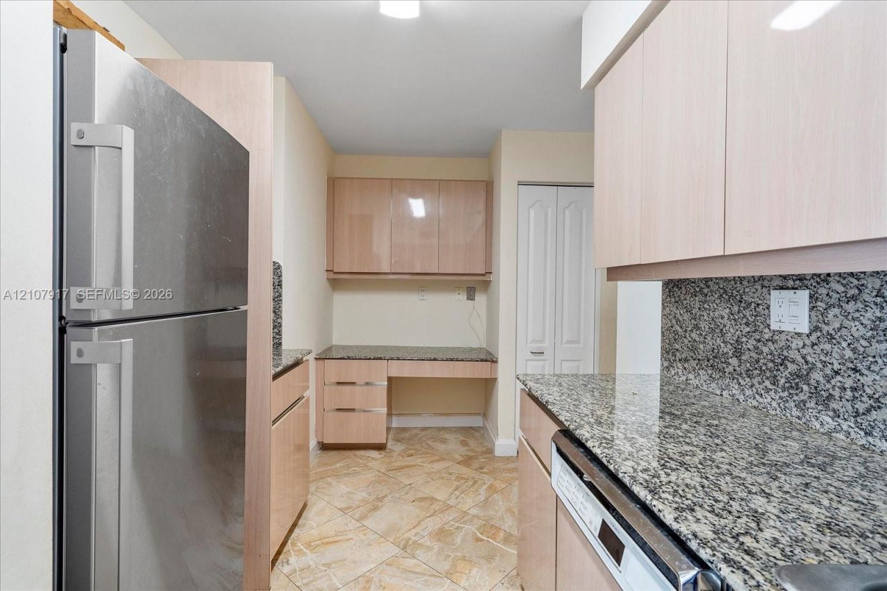5757 Collins Ave, Unit 2106, Miami Beach, FL 33140 Photo
