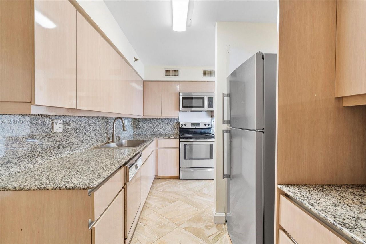 5757 Collins Ave, Unit 2106, Miami Beach, FL 33140 Photo