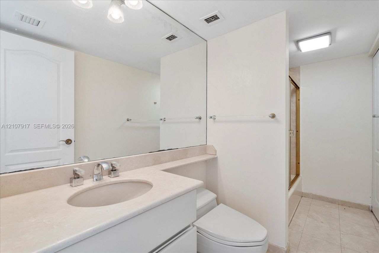 5757 Collins Ave, Unit 2106, Miami Beach, FL 33140 Photo