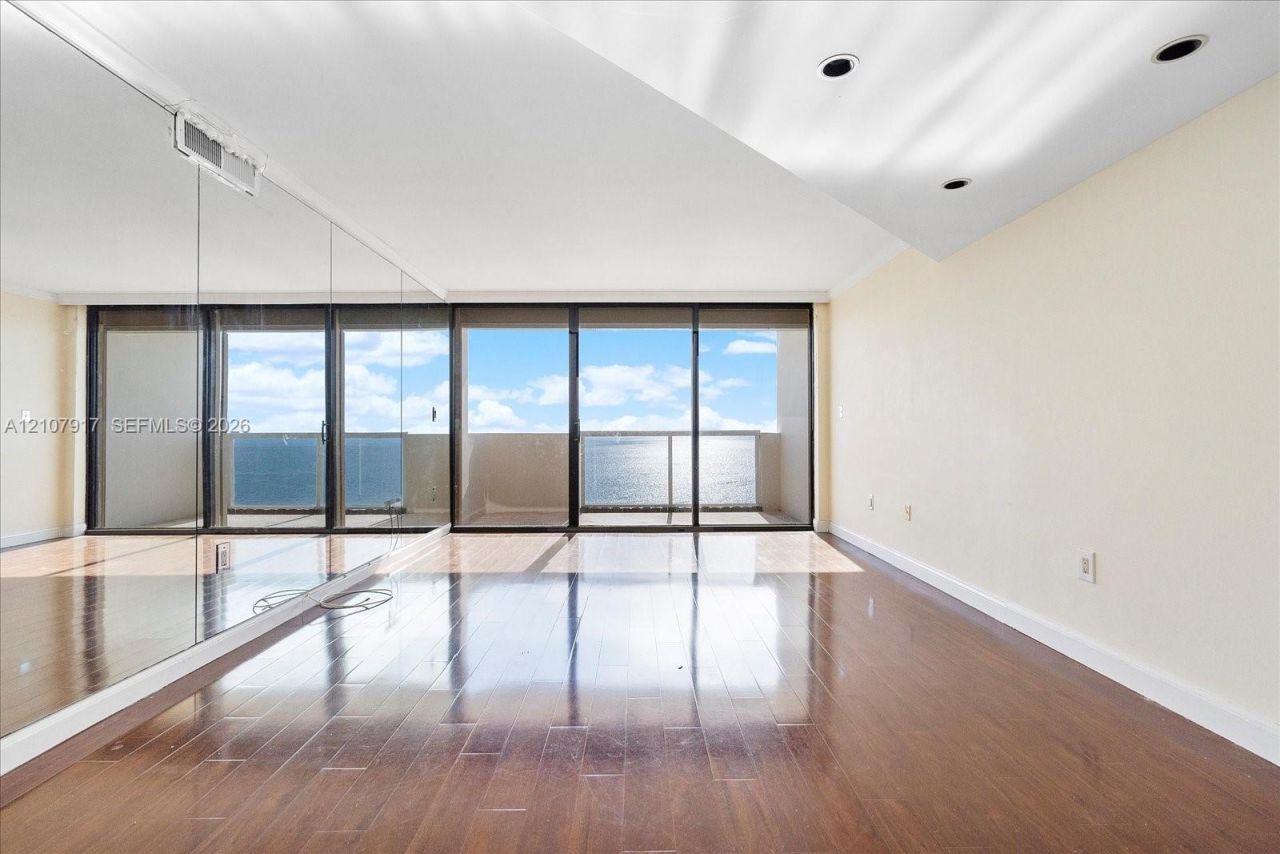 5757 Collins Ave, Unit 2106, Miami Beach, FL 33140 Photo
