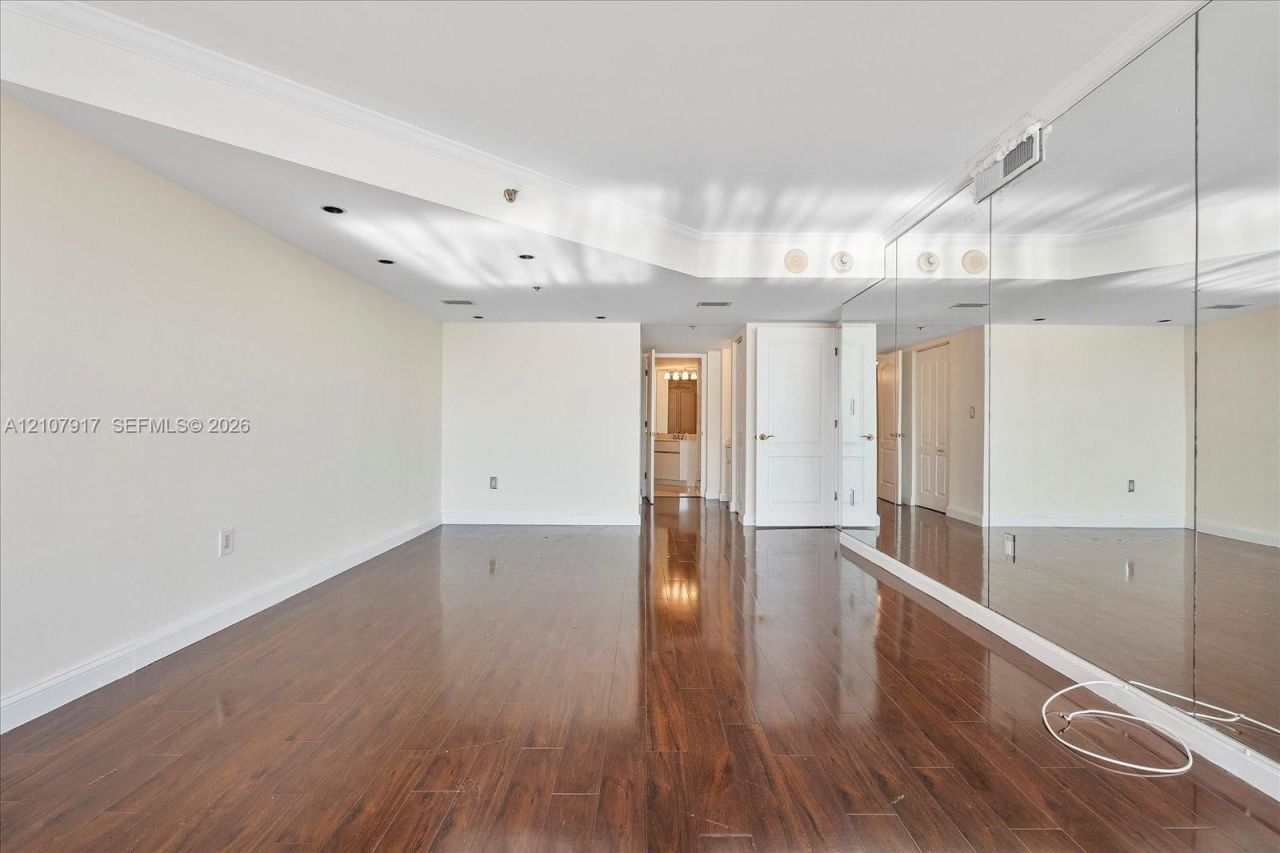 5757 Collins Ave, Unit 2106, Miami Beach, FL 33140 Photo