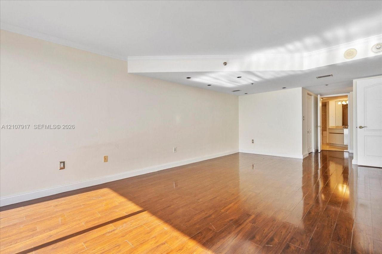 5757 Collins Ave, Unit 2106, Miami Beach, FL 33140 Photo