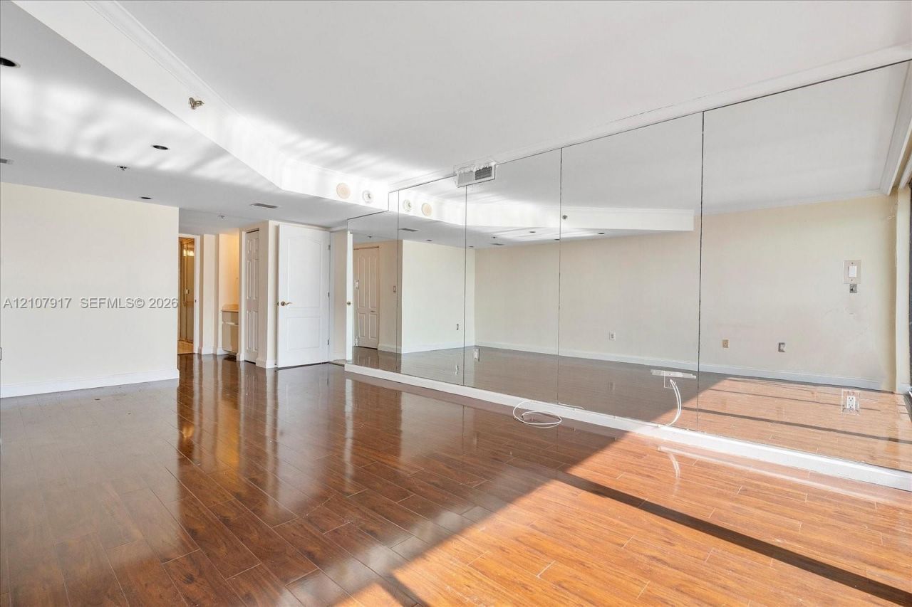 5757 Collins Ave, Unit 2106, Miami Beach, FL 33140 Photo
