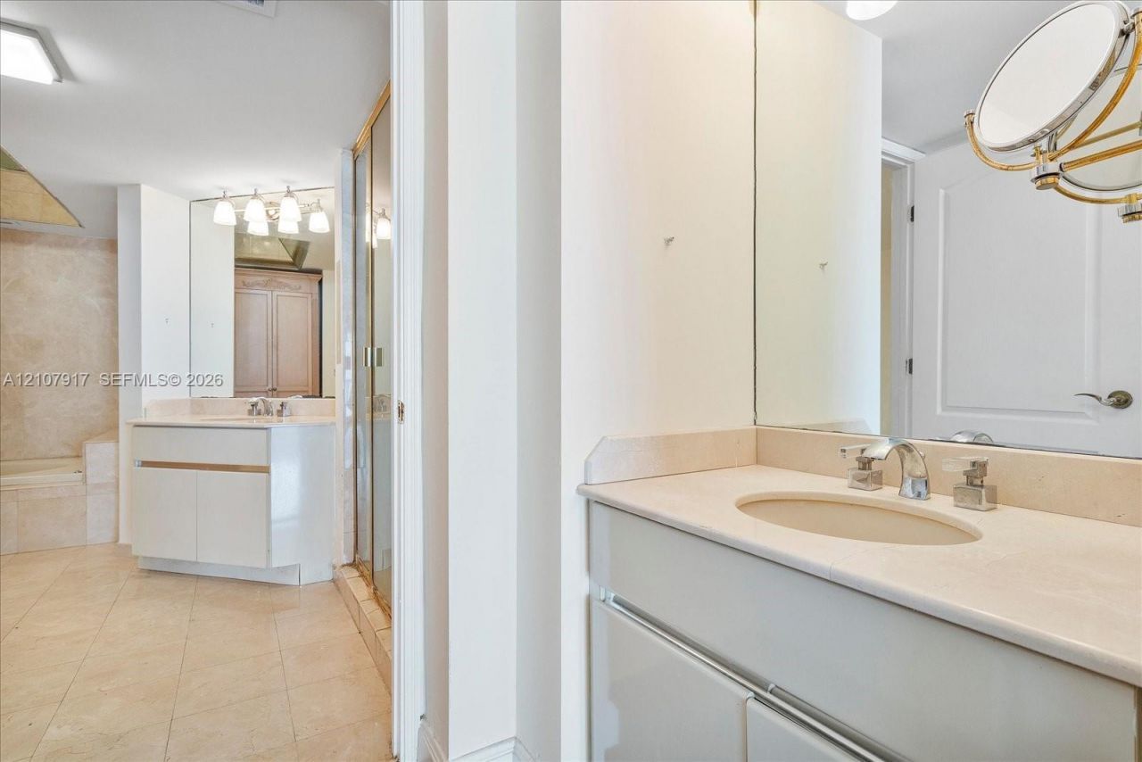 5757 Collins Ave, Unit 2106, Miami Beach, FL 33140 Photo
