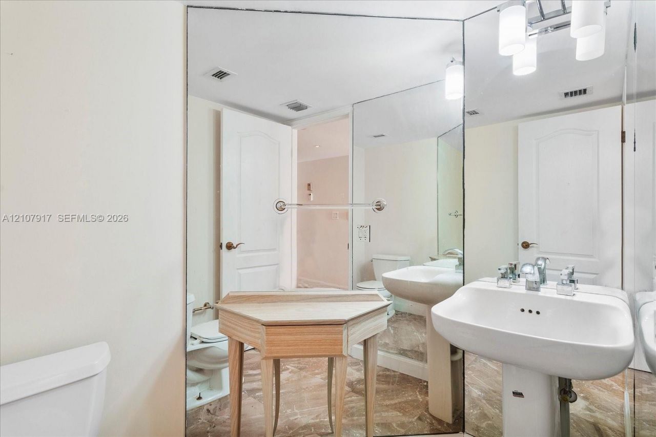 5757 Collins Ave, Unit 2106, Miami Beach, FL 33140 Photo