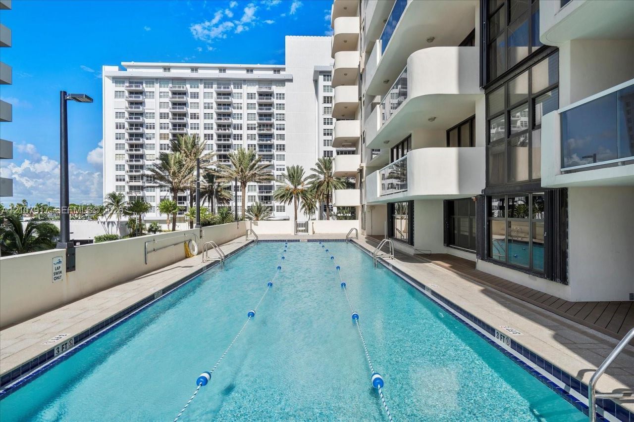 5757 Collins Ave, Unit 2106, Miami Beach, FL 33140 Photo