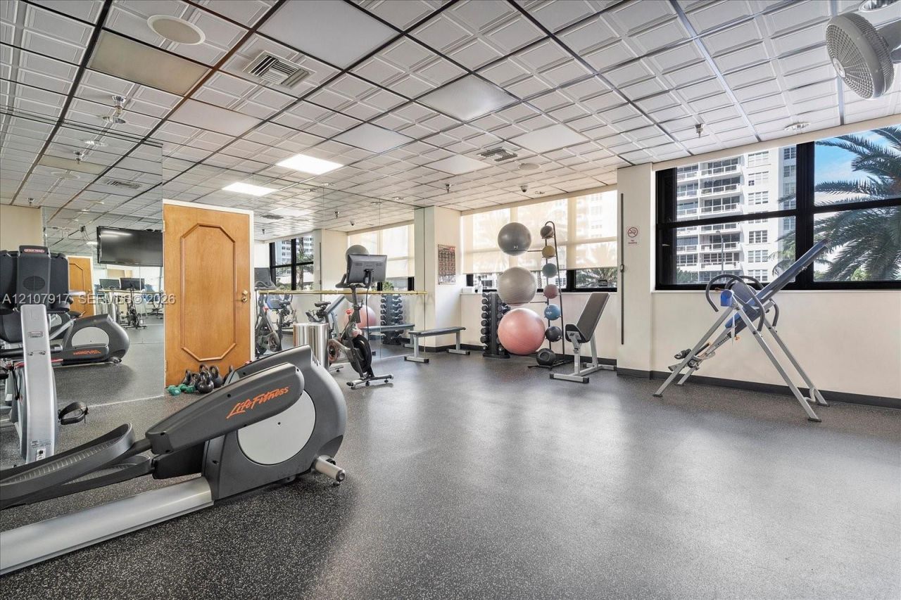 5757 Collins Ave, Unit 2106, Miami Beach, FL 33140 Photo
