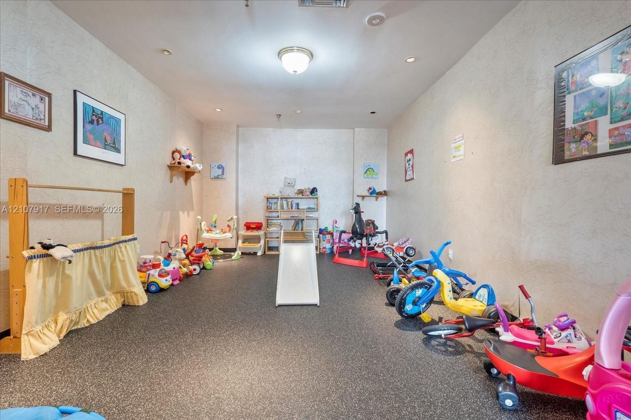 5757 Collins Ave, Unit 2106, Miami Beach, FL 33140 Photo
