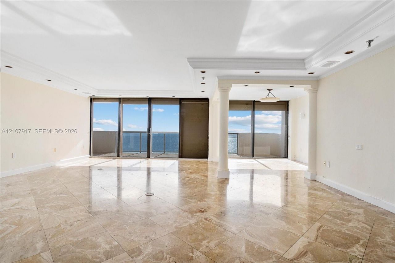 5757 Collins Ave, Unit 2106, Miami Beach, FL 33140 Photo