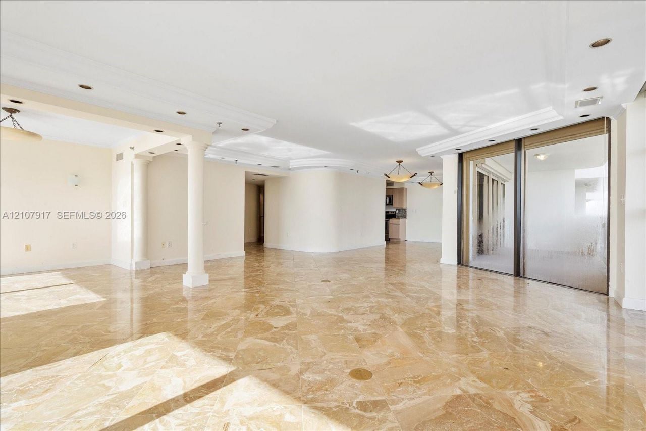 5757 Collins Ave, Unit 2106, Miami Beach, FL 33140 Photo