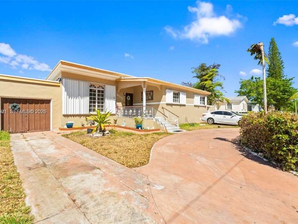 8571 SW 30th St , Miami, FL 33155