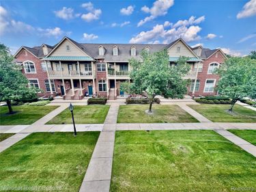 414 Old Pine Way , Unit 136, Walled Lake, Mi 48390