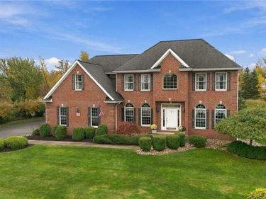 9093 Winding Creek Ln , Clarence Center, NY 14032