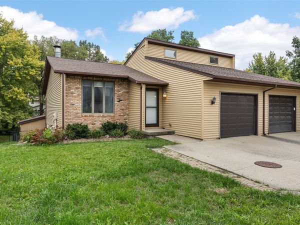 2264 Plaen View Drive , Iowa City, IA 52246