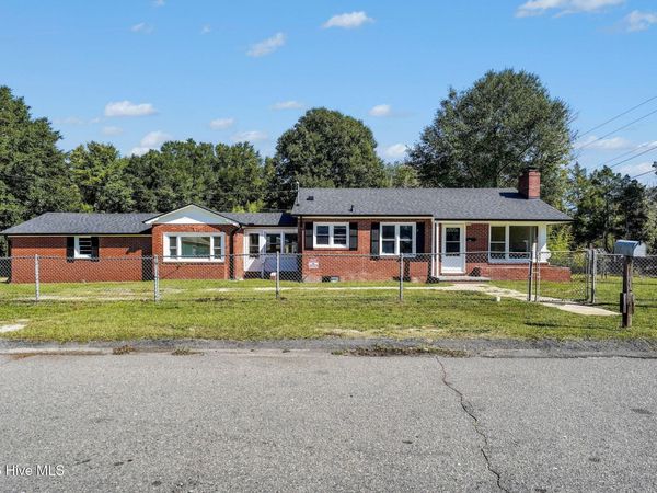 1009 W New Hampshire Avenue, Southern Pines, NC 28387