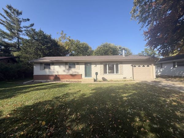 169 Shawnee Drive , Carol Stream, IL 60188