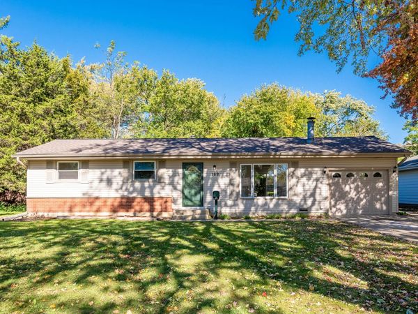 169 Shawnee Drive, Carol Stream, IL 60188