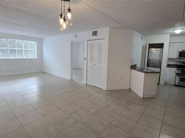 6195 NW 186th St, Unit 304, Hialeah, FL 33015