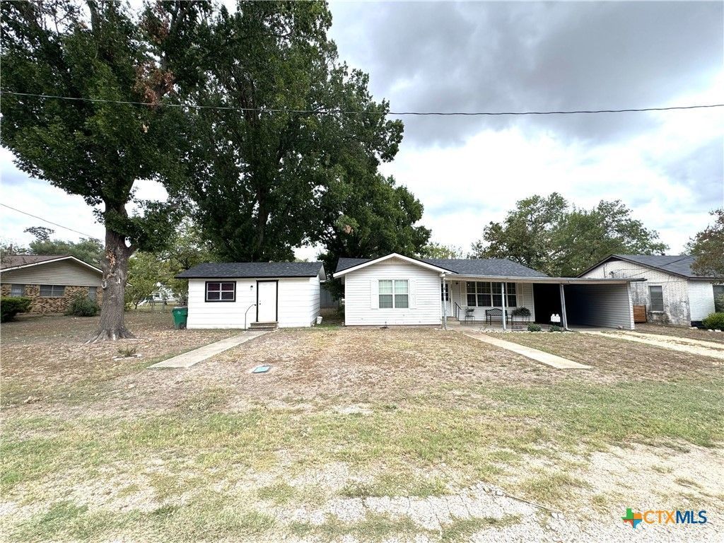 207 W Farish Avenue, Rosebud, TX 76570 Main Photo