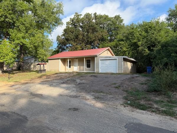 110 E Cate Street , Grand Saline, TX 75140