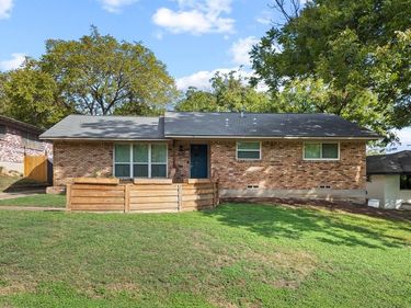 2861 W 9th Street, Dallas, TX 75211