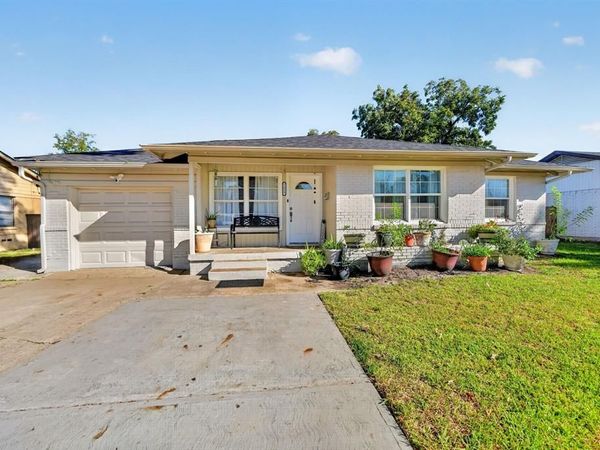 1813 Baxley Drive , Carrollton, TX 75006