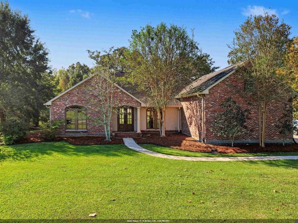20704 La Rouge Ct, Livingston, LA 70754