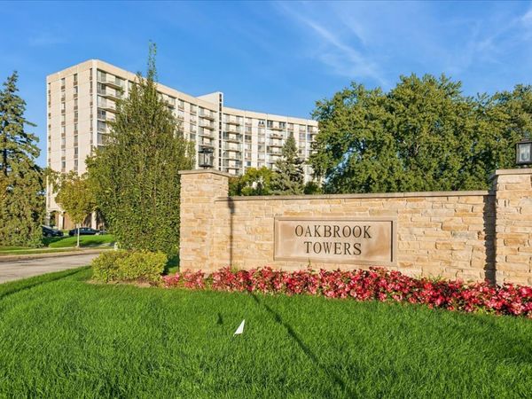 20 N Tower Road , Unit 6A, Oak Brook, IL 60523