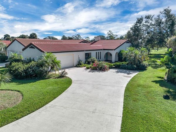 559 CLUBHOUSE DRIVE , LAKE WALES, FL 33898