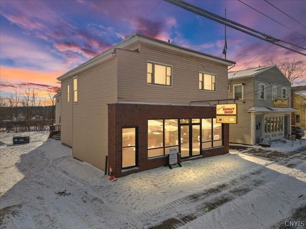 135 W Manlius Street , East Syracuse, NY 13057