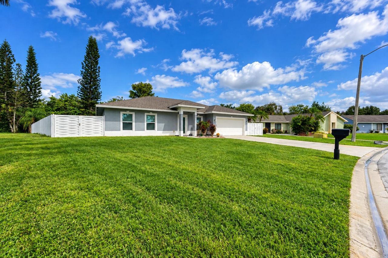 1749 SE Vesthaven Court, Port Saint Lucie, FL 34952 Photo