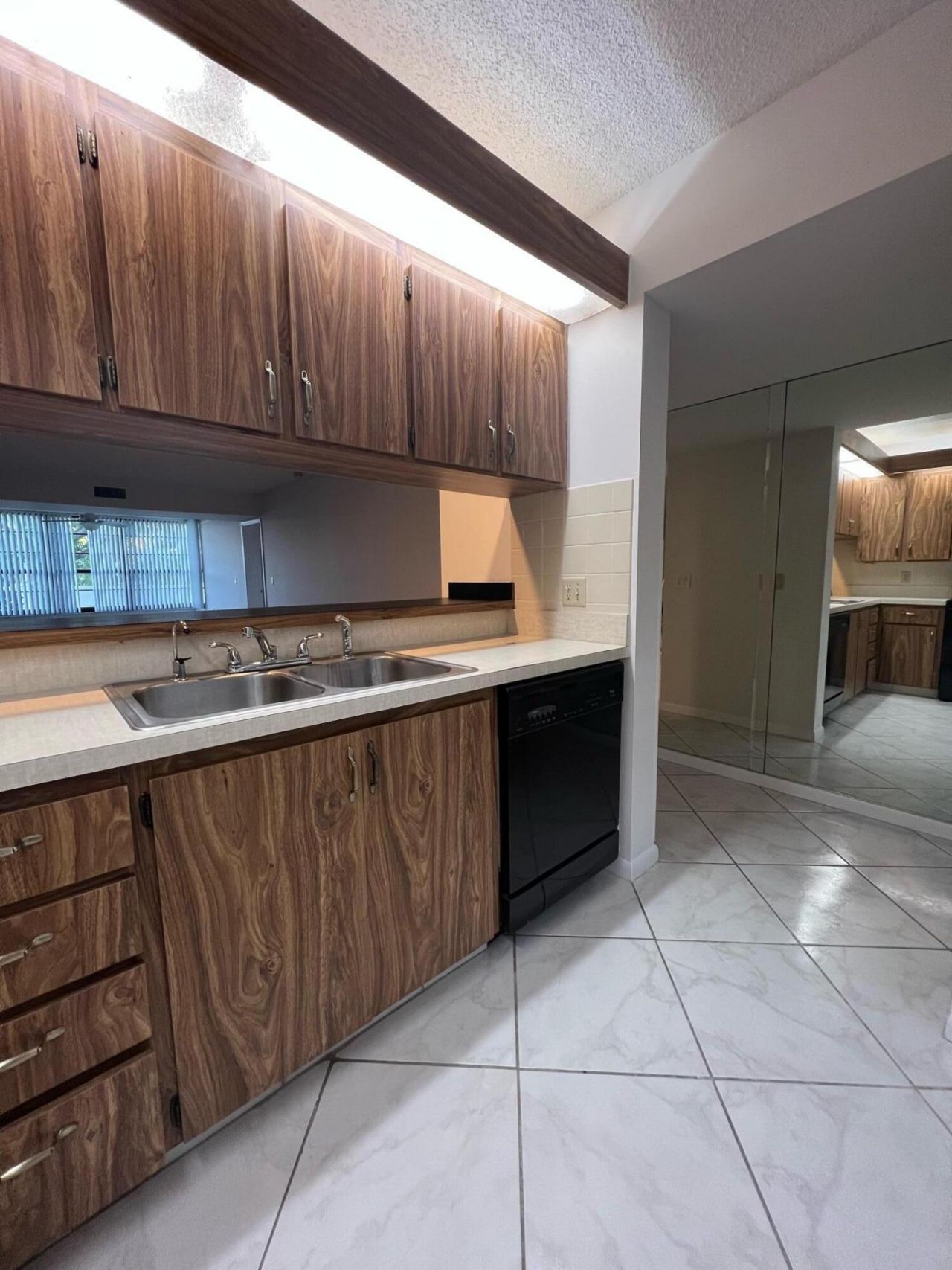 3516 Whitehall Drive, Unit 106, West Palm Beach, FL 33401 Photo