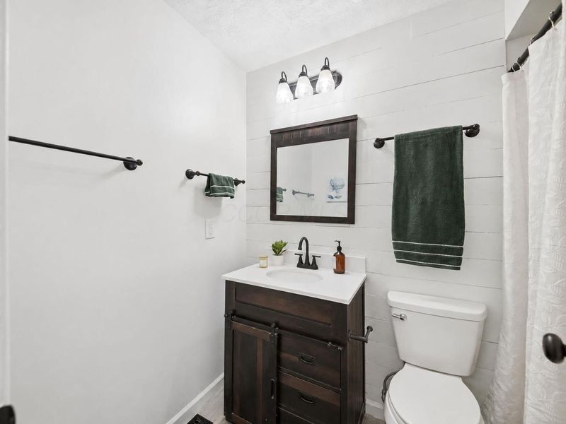 2464 Natchez Drive , Unit B, Columbus, OH 43209 Photo 13