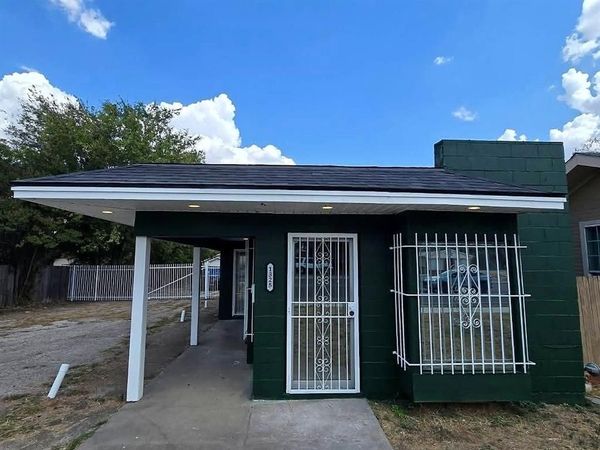 1325 S Riverside Drive , Fort Worth, TX 76104