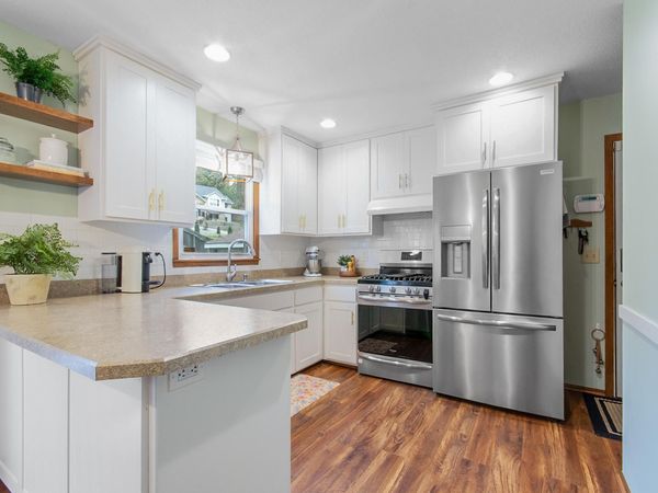 116 Meadow Circle N, Burnsville, MN 55337