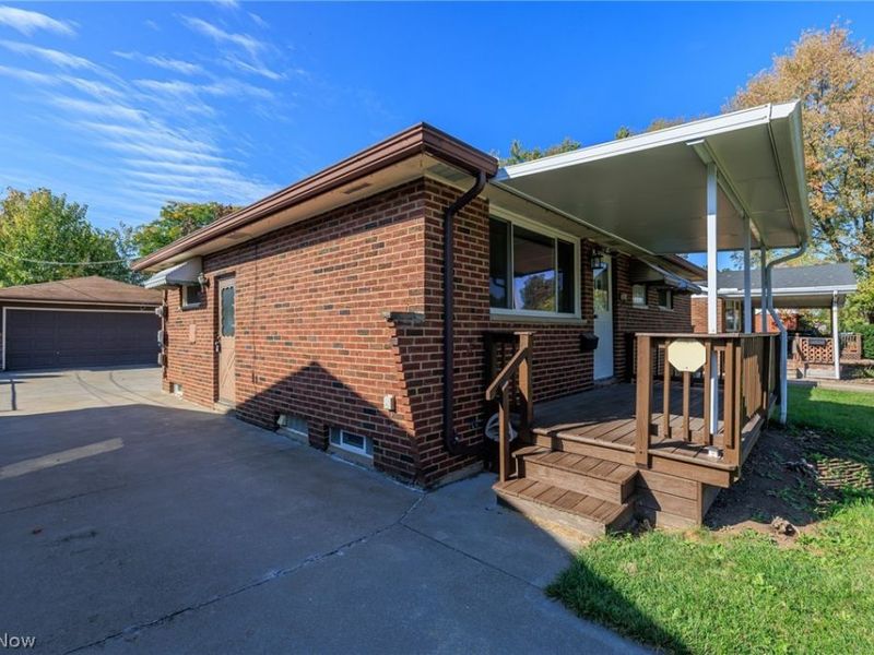 6392 Lockhaven Drive, Brook Park, OH 44142 Photo 3