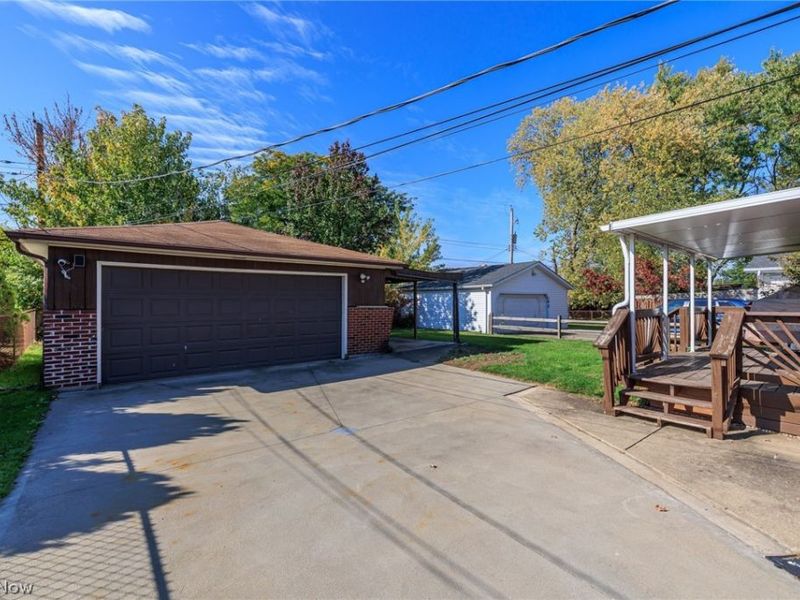 6392 Lockhaven Drive, Brook Park, OH 44142 Photo 4