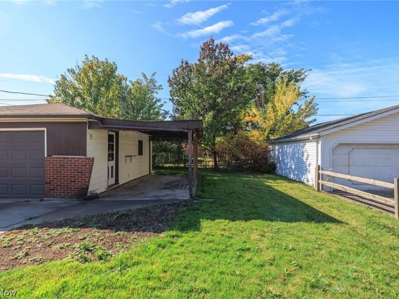 6392 Lockhaven Drive, Brook Park, OH 44142 Photo 5