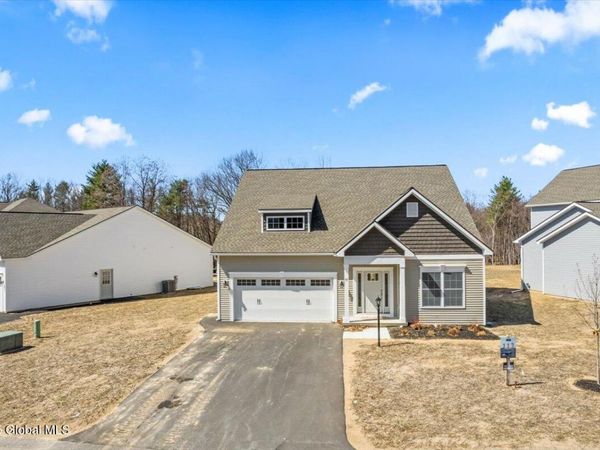 96 Lakepointe Way, Saratoga Springs, NY 12866
