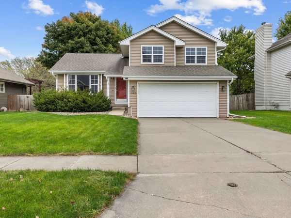 140 Ashland Court , Waukee, IA 50263
